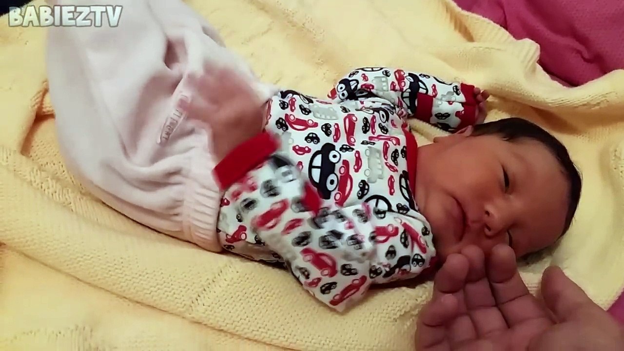6 Days Old Baby Yawning Funny For The First Time -  Baby Lile Videos-0TbcXQN2-gw