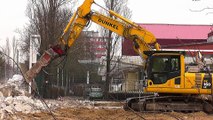 Excavator Komatsu PC 160 taer off an old Hardware Store, Part 2