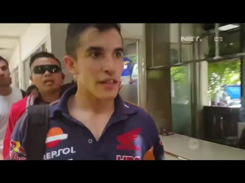 Marquez & Pedrosa Bermain Futsal bersama Menpora - NET Sport
