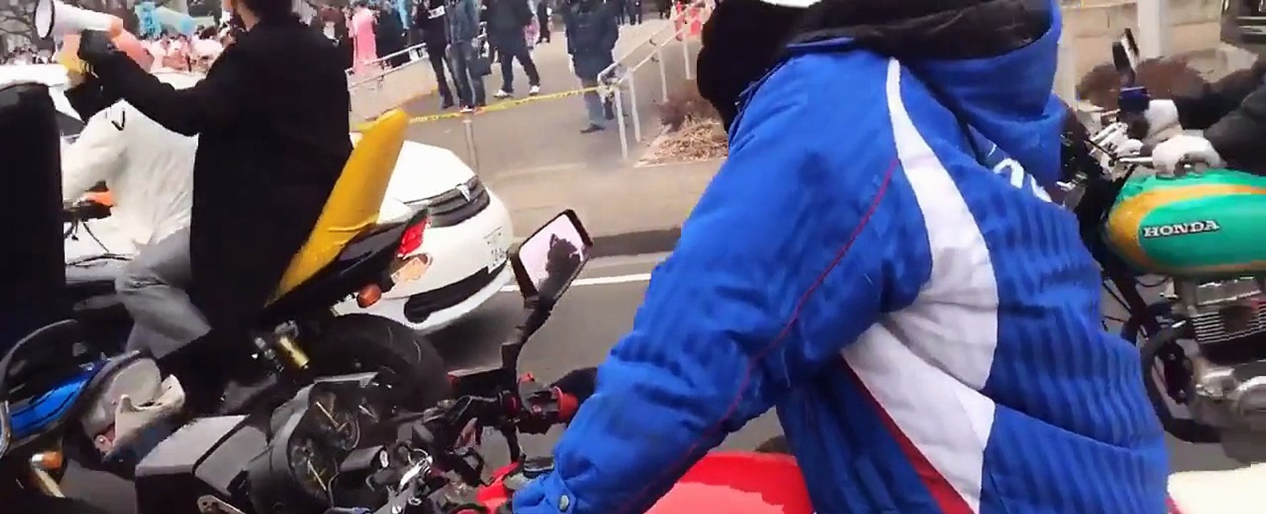 【茨城県つくば市】渋滞の中、デコ車で騒音撒き散らしながら会場へ乗り込むヤンキー新成人【2017年年度】