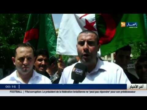 عمال عزازقة ببلدية تيزي وزو قاموا بوقفة احتجاجية تضامنا مع زملائهم المفصولين عن العمل