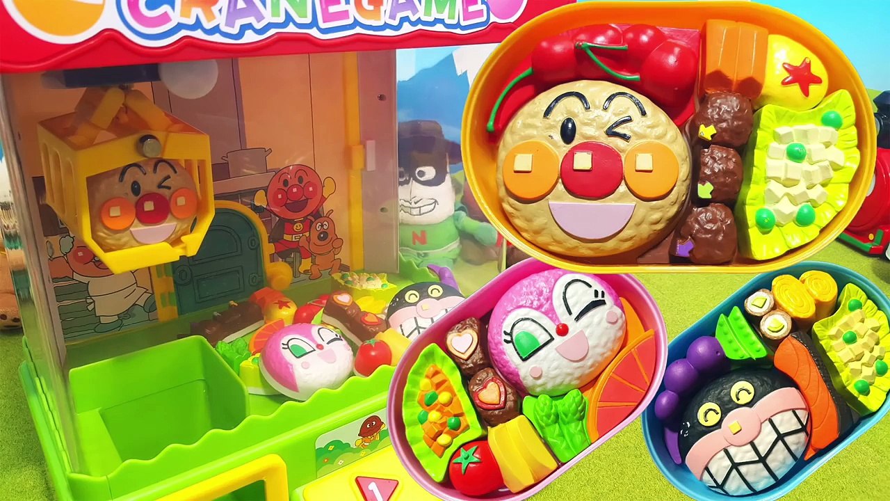 アンパンマン アニメおもちゃ クレーンゲームでお弁当作り 上手にできるかな？ キャラ弁大好き お弁当パズル お弁当やさん お店やさん 店員さん Crane Game-Xqii3sFvMFs