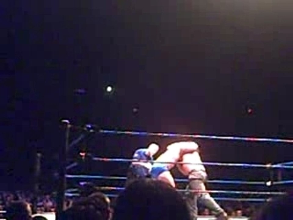 WWE SMACKDOWN LIVE TOUR BERCY KENNY VS PALUMBO