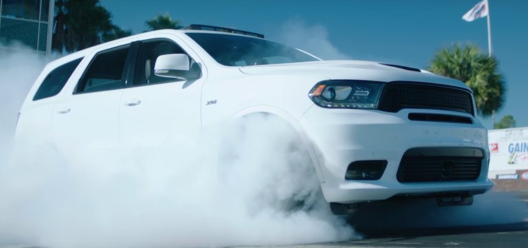 VÍDEO: ¡Imposible! Un Dodge Durango SRT quemando las cuatro ruedas