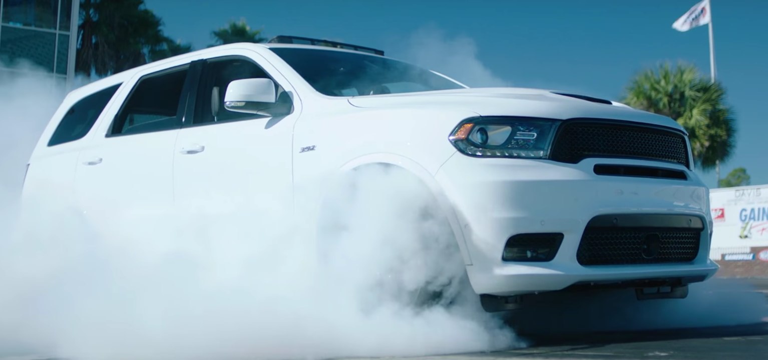 VÍDEO: ¡Imposible! Un Dodge Durango SRT quemando las cuatro ruedas