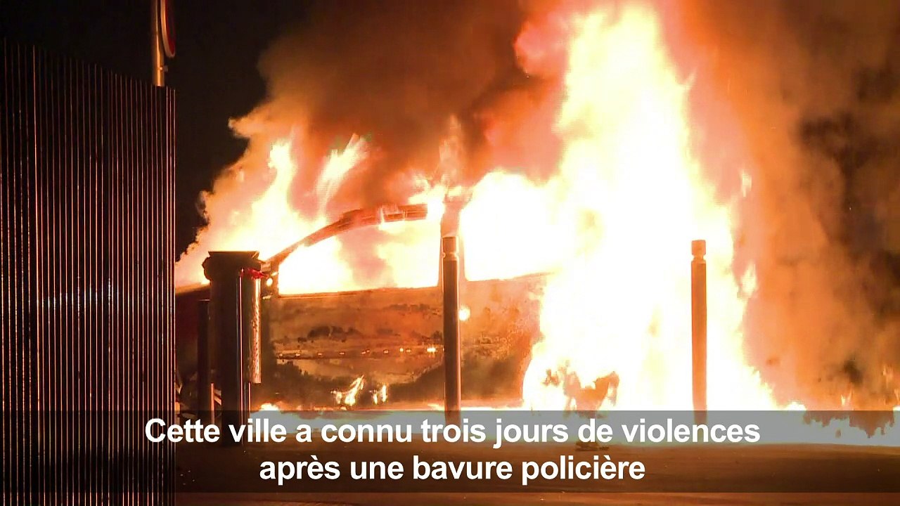 Aulnay-sous-Bois: une voiture incendiée à Aulnay-sous-Bois