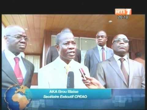 Le Président Henri Konan Bedié a reçu une délégation de la Poste conduite par M Aka Brou Blaise