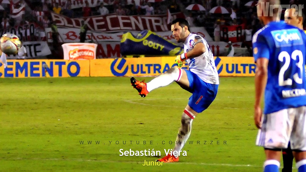 Top 10 FREE KICKS by Goalkeepers-WaYigpr4iyE