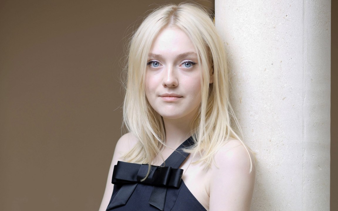 10 Famous Child Stars Who Grew Up Way Too Fast