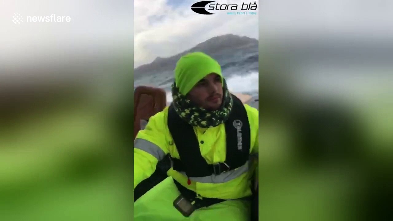 Catamaran mast collapses during record attempt