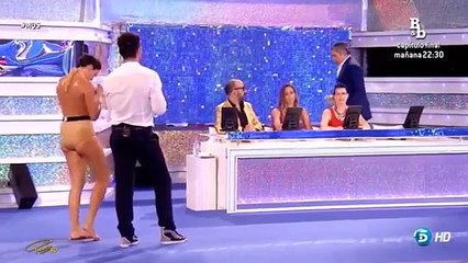Le caméraman de l’émission Splash a vraiment aimé les seins de cette candidate