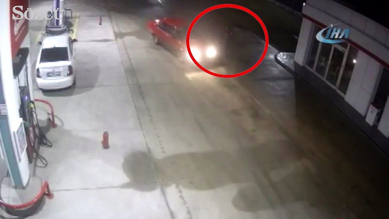 Yaşlı kadının çantasını çalıp, yerde sürükledi