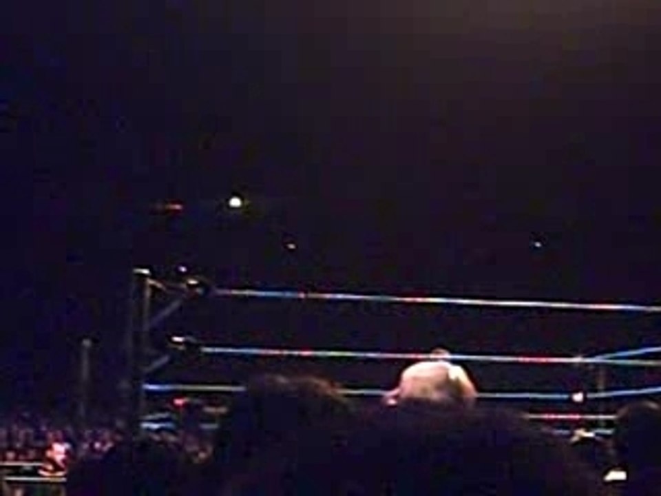 WWE SMACKDOWN LIVE TOUR BERCY MARK HENRY VS KANE 2