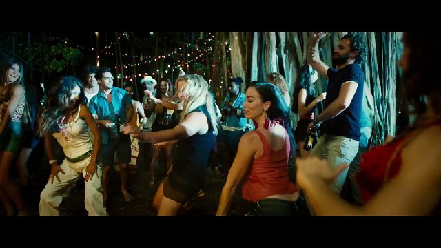 Snatched | Amy Schumer, Goldie Hawn Get Kidnapped in all new trailer