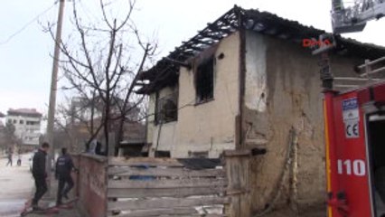 Tokat Erbaa'da Iki Katlı Ahşap Binada Yangın