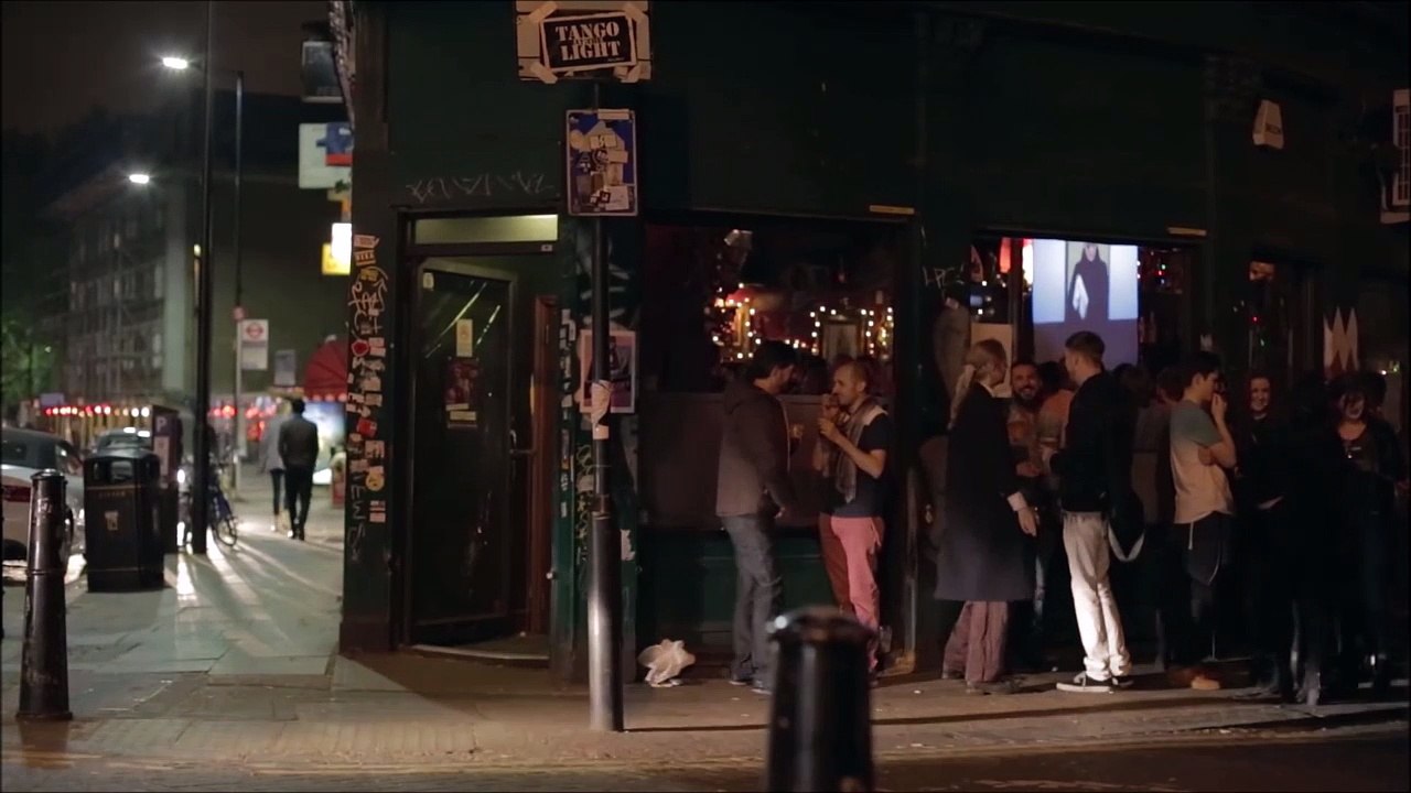 Tentative de vol à l'arrachée d'un téléphone portable en train de filmer à Londres