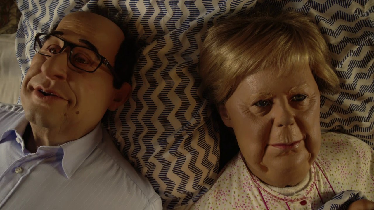 When François Hollande met Angela Merkel - The Guignols - CANAL+