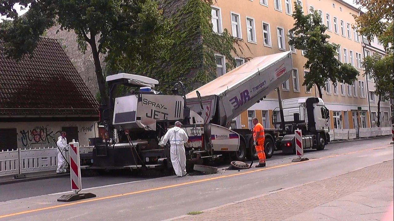 Asphalt paving with the vögele super 1800-2 spray jet, part 1