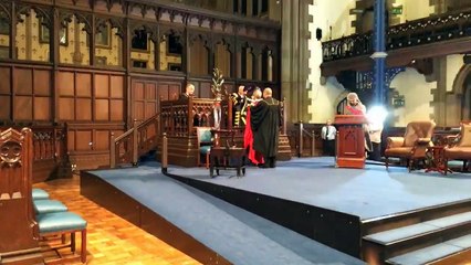 Université de Glasgow  Tim Cook est officiellement Docteur en Science