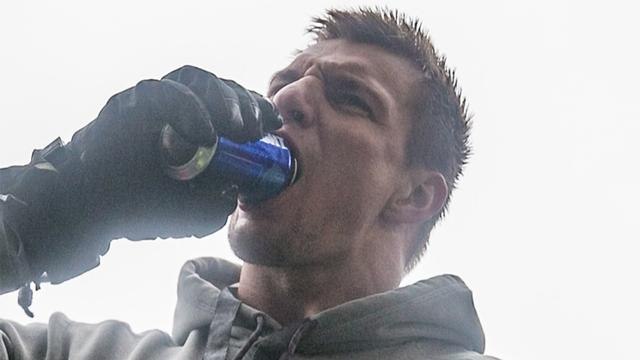 Gronk Makes One-Handed Beer Catch During Patriots Super Bowl Parade, Gets HAMMERED