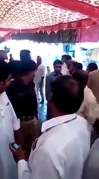 Watch How This DPO is Insulting The Shopkeepers and Market Chairman for Selling Expensive Fruit