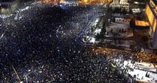 Halkın İstifasını Beklediği Romanya Hükümeti Gensoru Engelini Aştı