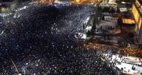 Halkın İstifasını Beklediği Romanya Hükümeti Gensoru Engelini Aştı