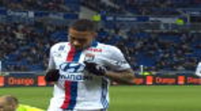 Depay scores first goal for Lyon