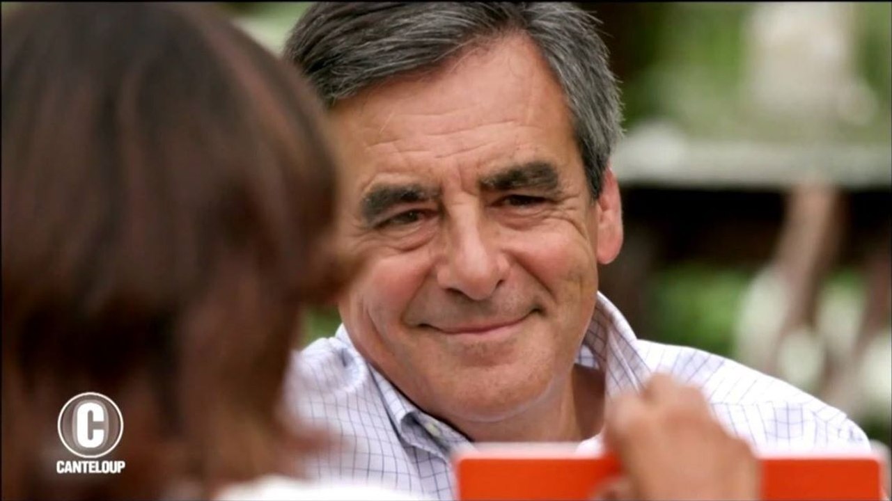 Karine Le Marchand interviewe François Fillon (C'est Canteloup)
