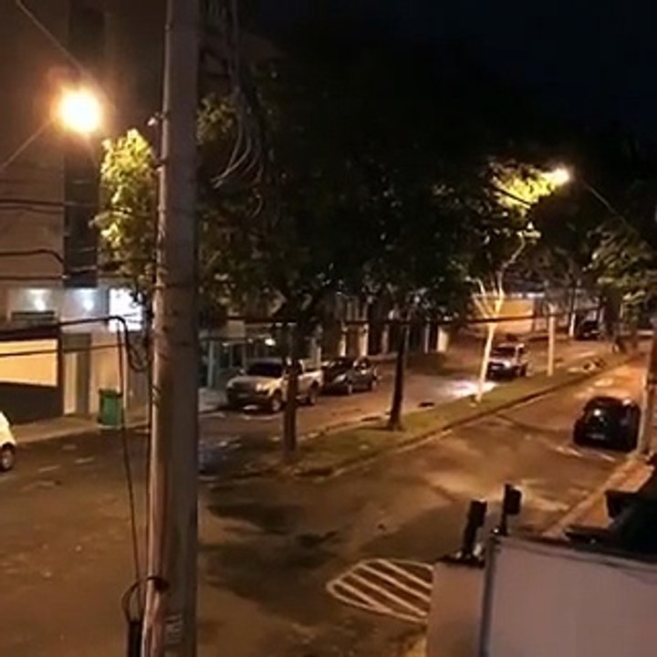 #sem medo - Carro projeta mensagem de paz em prédios de Vitória