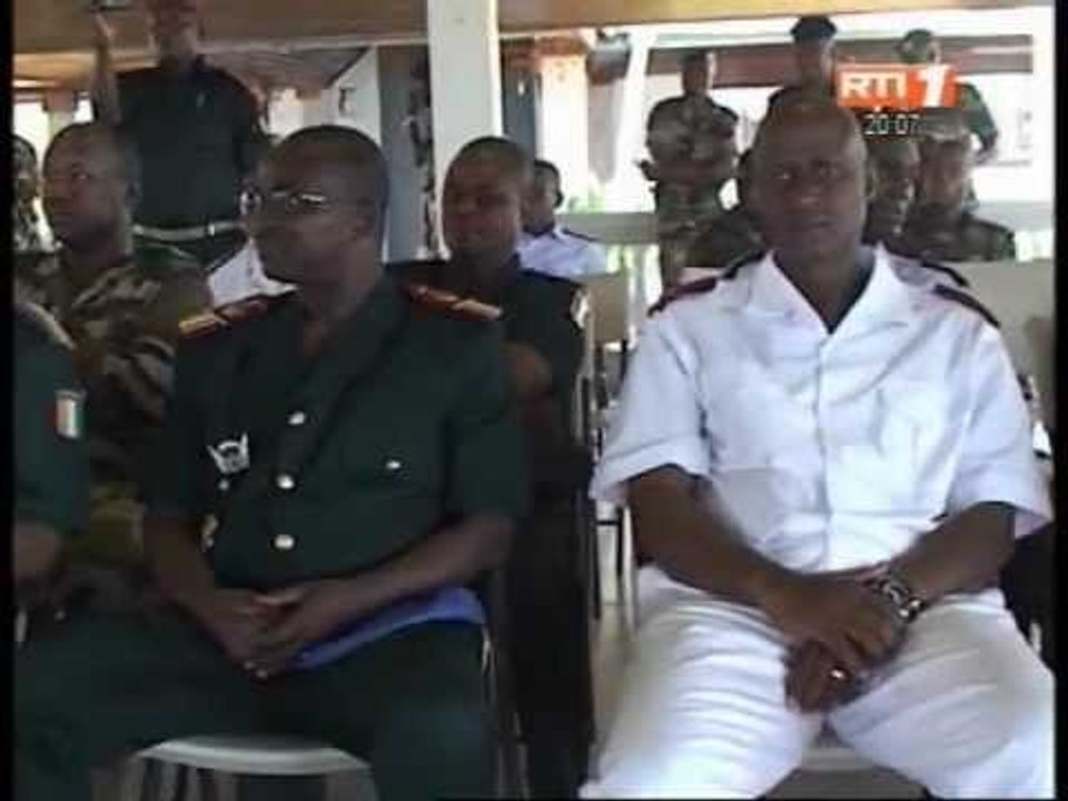 Défense: Le Chef d'Etat major general des FRCI Soumaila Bakayoko décore 5 soldats français