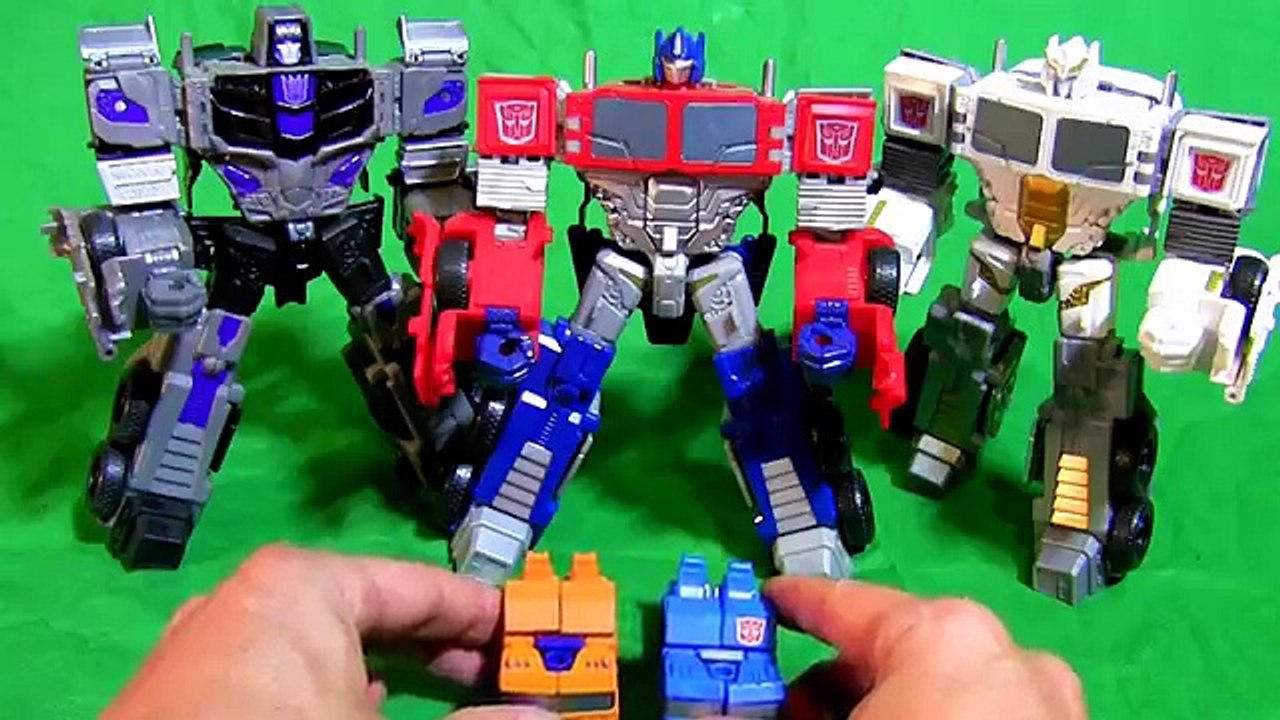 Semi-Truck Robot Transformers In Action 半卡车机器人变形金刚在行动 행동 세미 트럭 로봇 트랜스 포머 アクションで大型トレーラーロボットトランスフォーマー