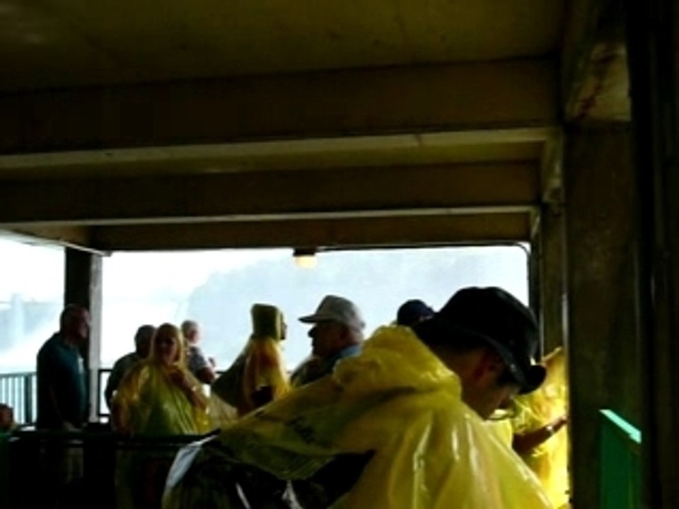 11_Sous les chutes du Niagara (2)
