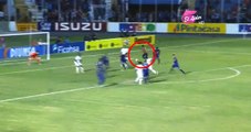 Honduras Ligi'nde Sahaya Giren Taraftar, Rakip Kaleye Gol Attı