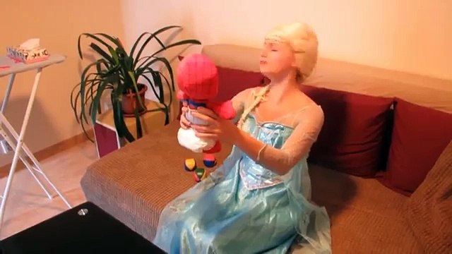 Pregnant Pink Spidergirl VS Frozen Elsa /w Spiderman Doctor Superheroes In Real Life