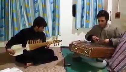 Kashmiri Boys Of Srinagar Playing The National Anthem of Pakistan On Santoor N Rabab..