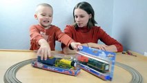 Thomas and Friends TrackMaster Talking Victor and Paxton Unboxing - Kinder Playtime