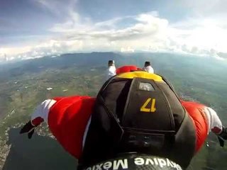 Wingsuit - Vuelo Extremo (HD) WOOOW