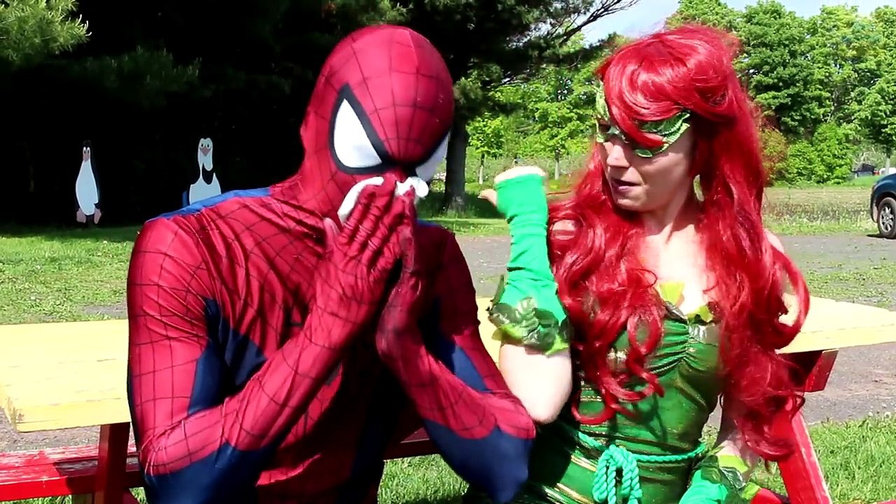 Spiderman & Frozen Elsa vs Poison Ivy! w/ Pink Spidergirl Mermaid, Maleficent Joker Superm