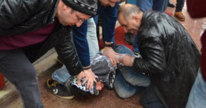 Esnaf, Hırsızlık Şüphelisini Yakalayıp Polise Teslim Etti