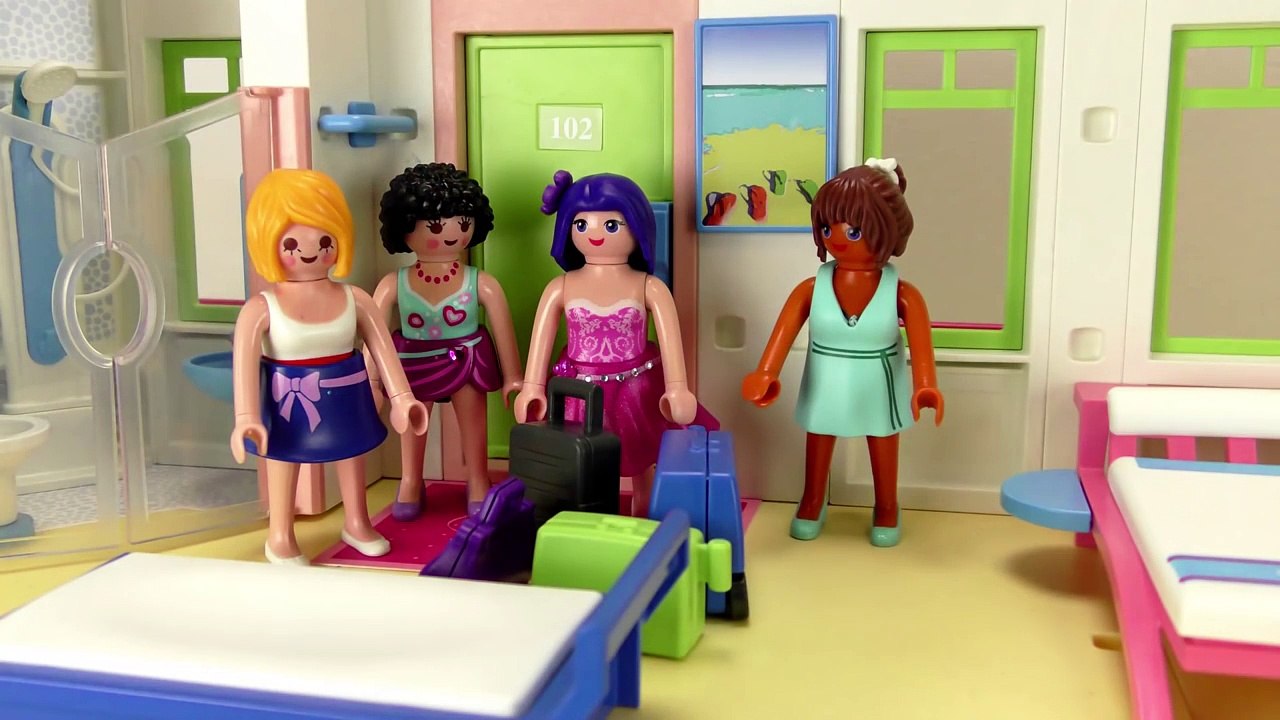 Film Playmobil en français _ Les mannequins plongent dans la pâte slime _ Playmobils Next Topmodel-spdf8uafBO4