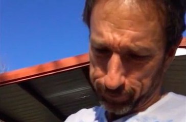 Un papa très ému par son cadeau !