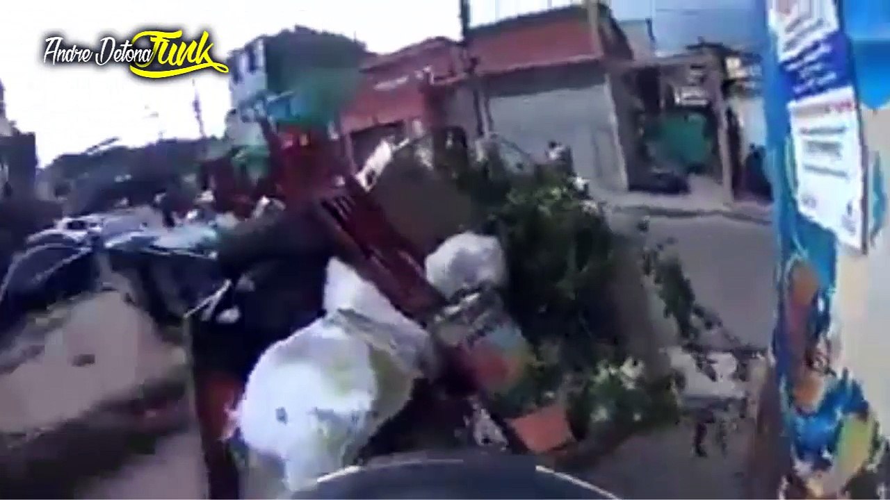 FUGAS ESPETACULARES NO BRASIL (Empinando na frente da Policia) Parte 1