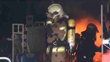 Importante incendio en Oviedo obliga al desalojo de vecinos