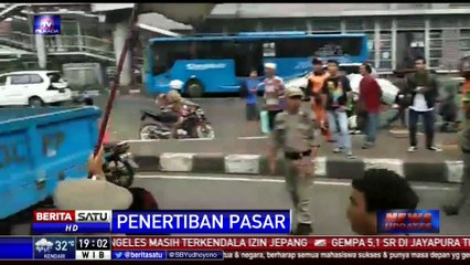 Download Video: Ratusan Pedagang Pasar Senen Mengamuk Tolak Penertiban