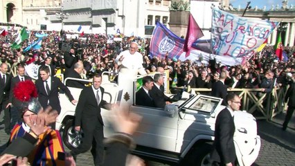 Papa confirma corrupção no Vaticano, mas diz que vive em paz