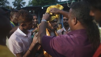 Miles de devotos celebran el festival hindú de Thaipusam en Malasia