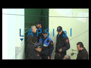 Familja Isufi ne Durres nxiret forcerisht nga banesa