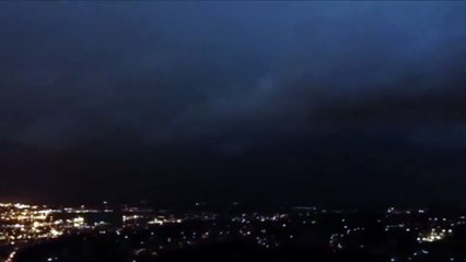 Une mystérieuse lumière rouge traverse le ciel du Var