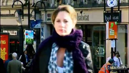 Une jeune femme témoigne de sa souffrance en étant victime d'acné et en vivant avec des cicatrices sur le visage